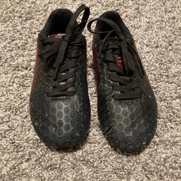 Vizari Kids Soccer Cleats Size 10.5 Black and red - Picture 2 of 5